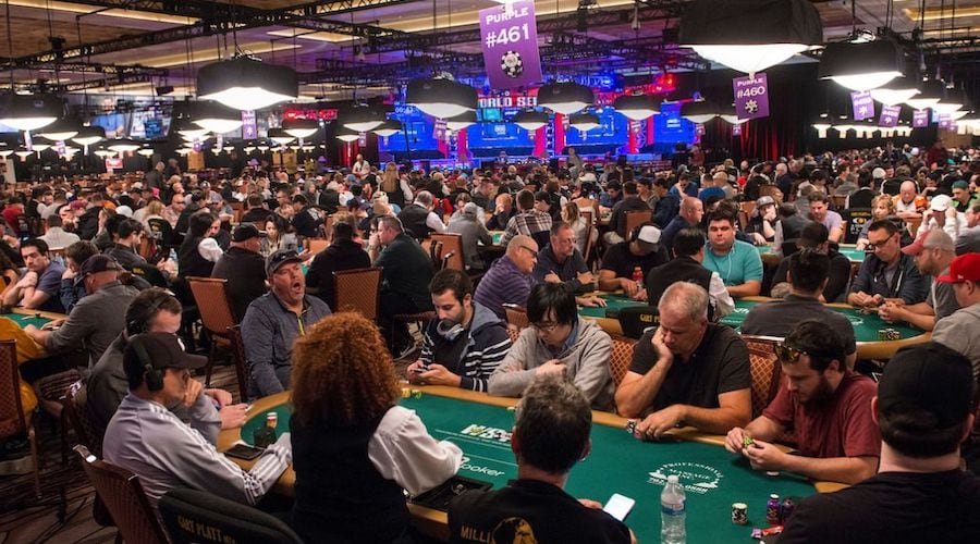Comment survivre à votre premier tournoi de poker en direct